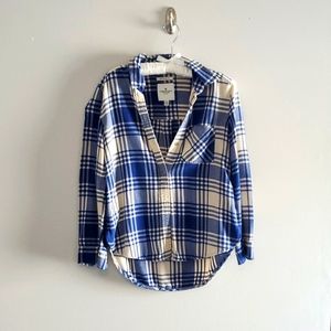 American Eagle Blue and White Plaid Button Up Top